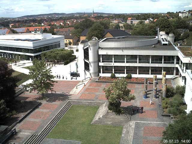 Foto der Webcam: Verwaltungsgebäude, Innenhof mit Audimax, Hörsaal-Gebäude 1