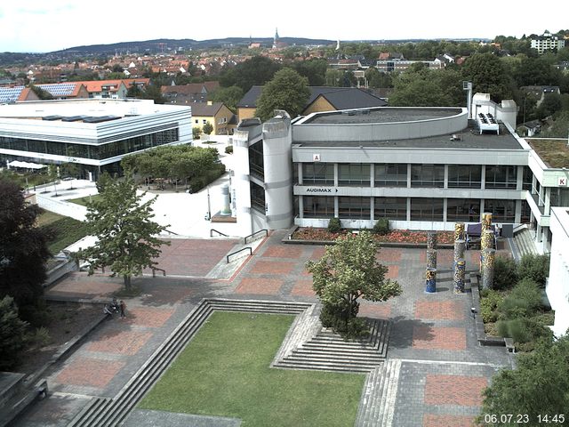 Foto der Webcam: Verwaltungsgebäude, Innenhof mit Audimax, Hörsaal-Gebäude 1