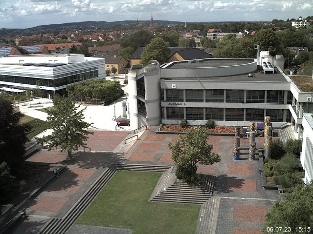 Foto der Webcam: Verwaltungsgebäude, Innenhof mit Audimax, Hörsaal-Gebäude 1