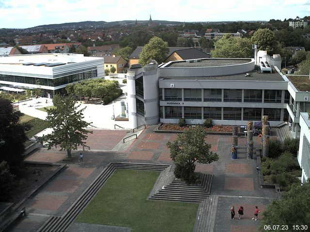 Foto der Webcam: Verwaltungsgebäude, Innenhof mit Audimax, Hörsaal-Gebäude 1