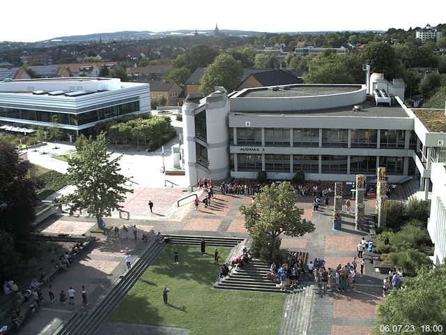 Foto der Webcam: Verwaltungsgebäude, Innenhof mit Audimax, Hörsaal-Gebäude 1