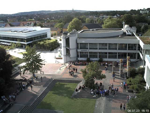 Foto der Webcam: Verwaltungsgebäude, Innenhof mit Audimax, Hörsaal-Gebäude 1