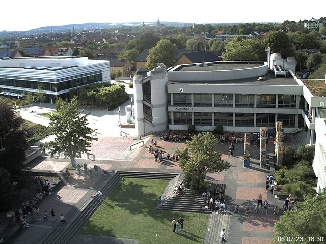 Foto der Webcam: Verwaltungsgebäude, Innenhof mit Audimax, Hörsaal-Gebäude 1