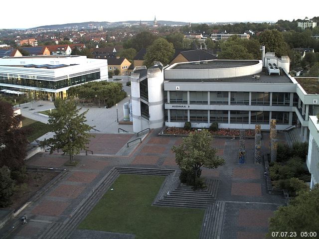 Foto der Webcam: Verwaltungsgebäude, Innenhof mit Audimax, Hörsaal-Gebäude 1