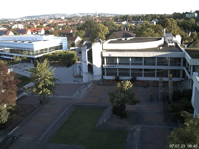 Foto der Webcam: Verwaltungsgebäude, Innenhof mit Audimax, Hörsaal-Gebäude 1