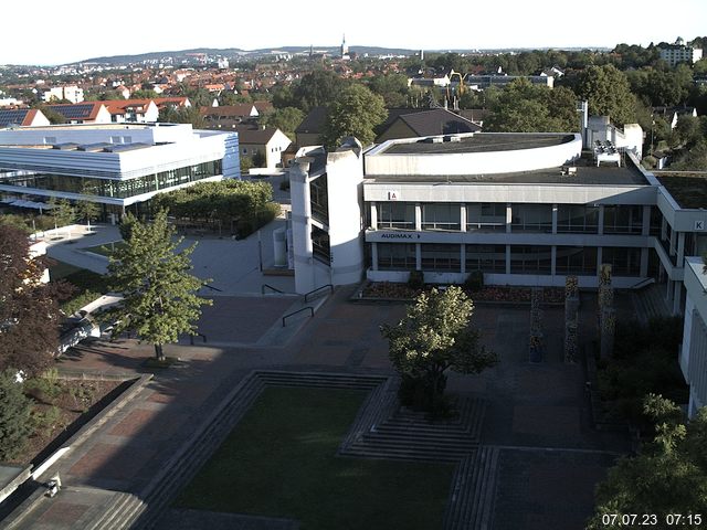 Foto der Webcam: Verwaltungsgebäude, Innenhof mit Audimax, Hörsaal-Gebäude 1