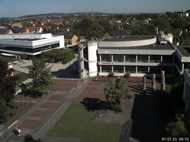 Foto der Webcam: Verwaltungsgebäude, Innenhof mit Audimax, Hörsaal-Gebäude 1