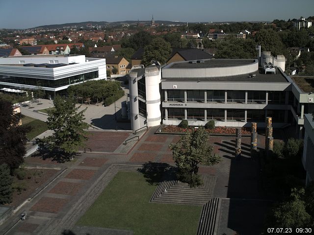 Foto der Webcam: Verwaltungsgebäude, Innenhof mit Audimax, Hörsaal-Gebäude 1