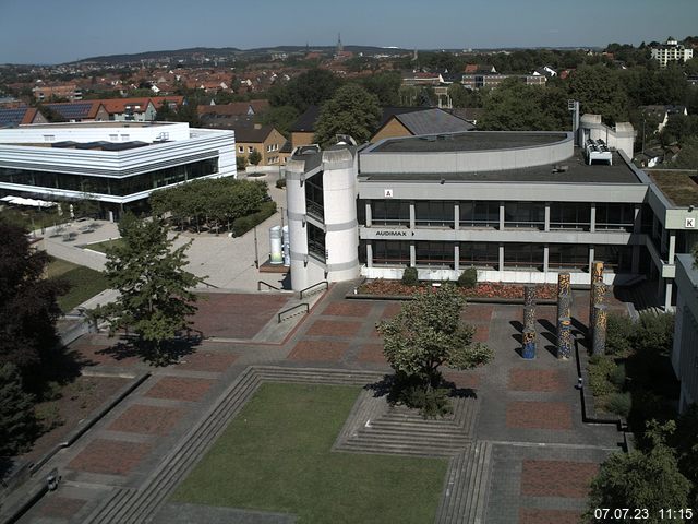 Foto der Webcam: Verwaltungsgebäude, Innenhof mit Audimax, Hörsaal-Gebäude 1