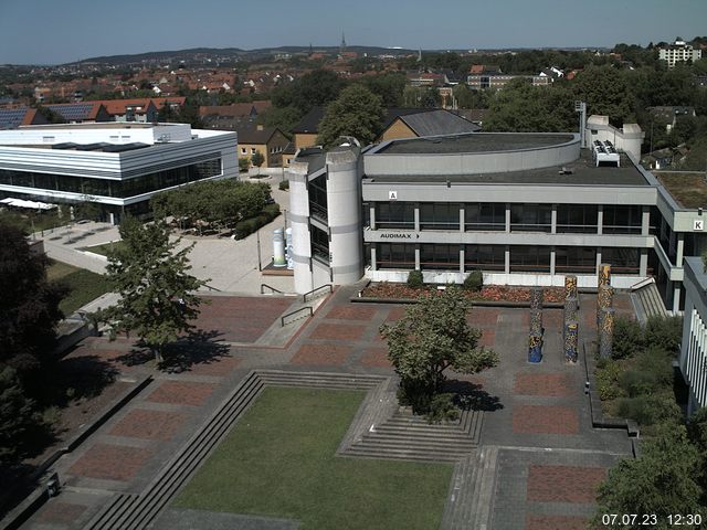 Foto der Webcam: Verwaltungsgebäude, Innenhof mit Audimax, Hörsaal-Gebäude 1