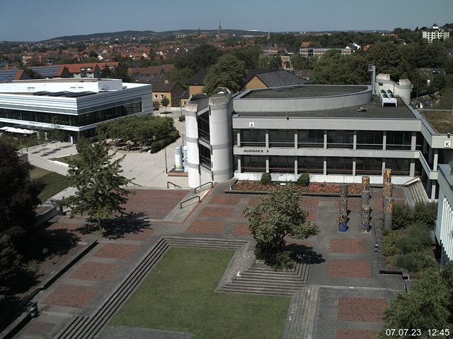 Foto der Webcam: Verwaltungsgebäude, Innenhof mit Audimax, Hörsaal-Gebäude 1