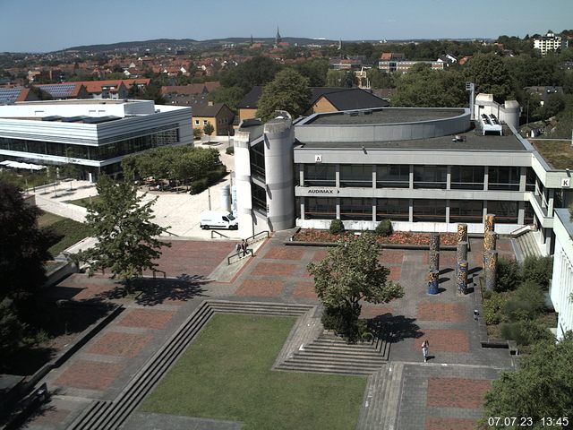 Foto der Webcam: Verwaltungsgebäude, Innenhof mit Audimax, Hörsaal-Gebäude 1