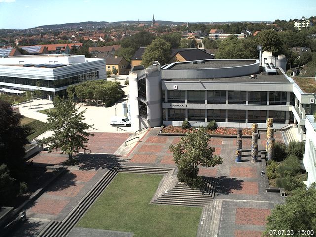 Foto der Webcam: Verwaltungsgebäude, Innenhof mit Audimax, Hörsaal-Gebäude 1