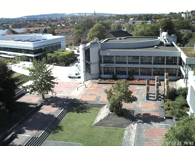 Foto der Webcam: Verwaltungsgebäude, Innenhof mit Audimax, Hörsaal-Gebäude 1