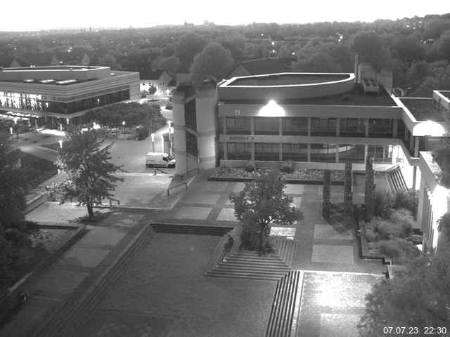 Foto der Webcam: Verwaltungsgebäude, Innenhof mit Audimax, Hörsaal-Gebäude 1