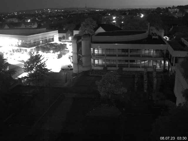 Foto der Webcam: Verwaltungsgebäude, Innenhof mit Audimax, Hörsaal-Gebäude 1