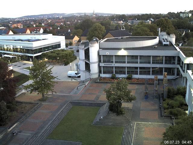 Foto der Webcam: Verwaltungsgebäude, Innenhof mit Audimax, Hörsaal-Gebäude 1