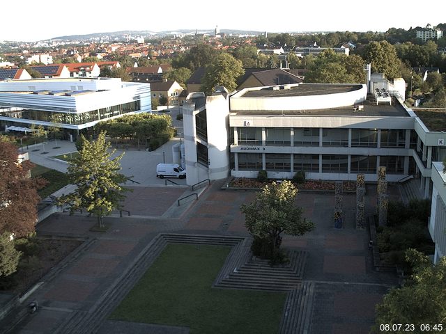 Foto der Webcam: Verwaltungsgebäude, Innenhof mit Audimax, Hörsaal-Gebäude 1