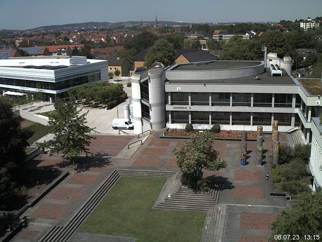 Foto der Webcam: Verwaltungsgebäude, Innenhof mit Audimax, Hörsaal-Gebäude 1