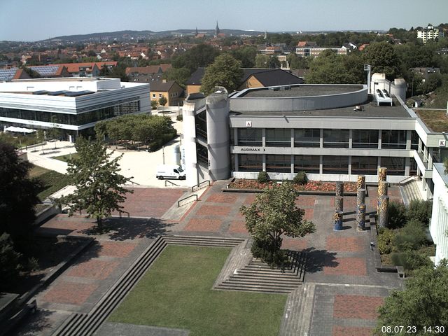 Foto der Webcam: Verwaltungsgebäude, Innenhof mit Audimax, Hörsaal-Gebäude 1