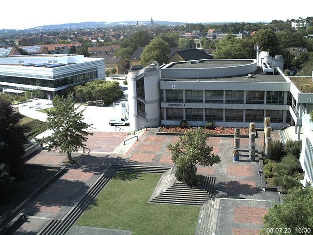 Foto der Webcam: Verwaltungsgebäude, Innenhof mit Audimax, Hörsaal-Gebäude 1