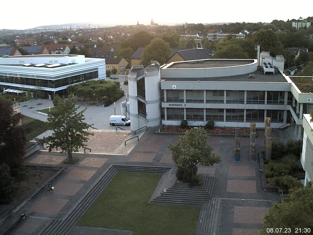 Foto der Webcam: Verwaltungsgebäude, Innenhof mit Audimax, Hörsaal-Gebäude 1