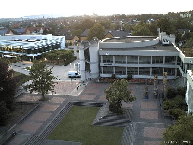 Foto der Webcam: Verwaltungsgebäude, Innenhof mit Audimax, Hörsaal-Gebäude 1