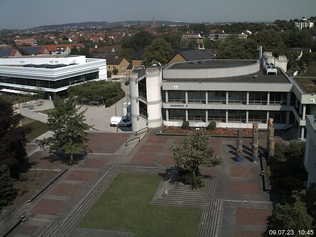 Foto der Webcam: Verwaltungsgebäude, Innenhof mit Audimax, Hörsaal-Gebäude 1