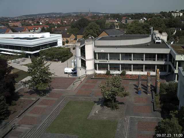 Foto der Webcam: Verwaltungsgebäude, Innenhof mit Audimax, Hörsaal-Gebäude 1