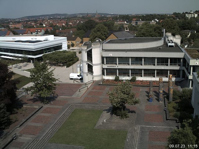 Foto der Webcam: Verwaltungsgebäude, Innenhof mit Audimax, Hörsaal-Gebäude 1