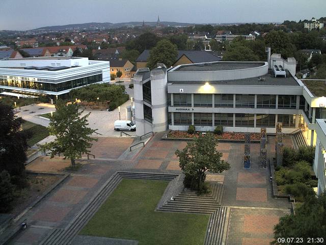 Foto der Webcam: Verwaltungsgebäude, Innenhof mit Audimax, Hörsaal-Gebäude 1