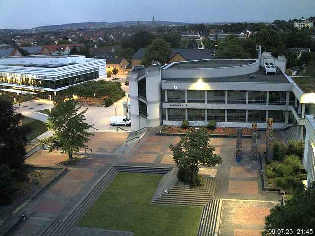 Foto der Webcam: Verwaltungsgebäude, Innenhof mit Audimax, Hörsaal-Gebäude 1