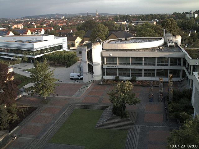 Foto der Webcam: Verwaltungsgebäude, Innenhof mit Audimax, Hörsaal-Gebäude 1