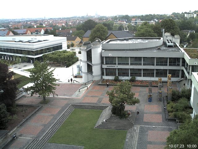 Foto der Webcam: Verwaltungsgebäude, Innenhof mit Audimax, Hörsaal-Gebäude 1