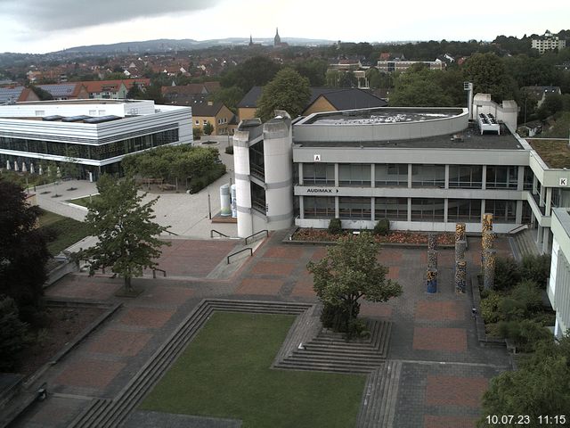 Foto der Webcam: Verwaltungsgebäude, Innenhof mit Audimax, Hörsaal-Gebäude 1