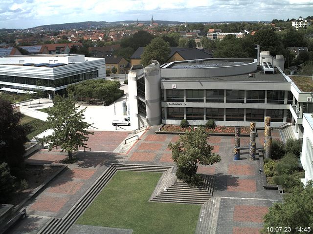 Foto der Webcam: Verwaltungsgebäude, Innenhof mit Audimax, Hörsaal-Gebäude 1