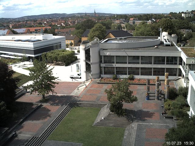 Foto der Webcam: Verwaltungsgebäude, Innenhof mit Audimax, Hörsaal-Gebäude 1