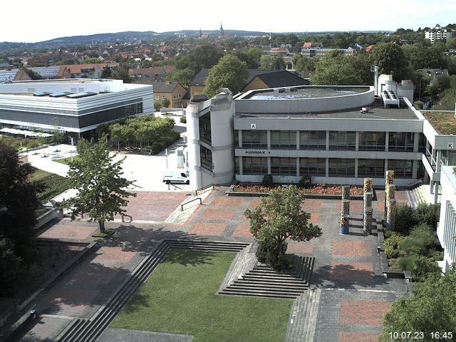 Foto der Webcam: Verwaltungsgebäude, Innenhof mit Audimax, Hörsaal-Gebäude 1