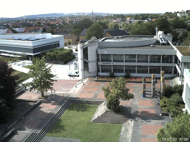 Foto der Webcam: Verwaltungsgebäude, Innenhof mit Audimax, Hörsaal-Gebäude 1