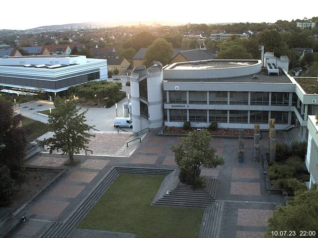 Foto der Webcam: Verwaltungsgebäude, Innenhof mit Audimax, Hörsaal-Gebäude 1