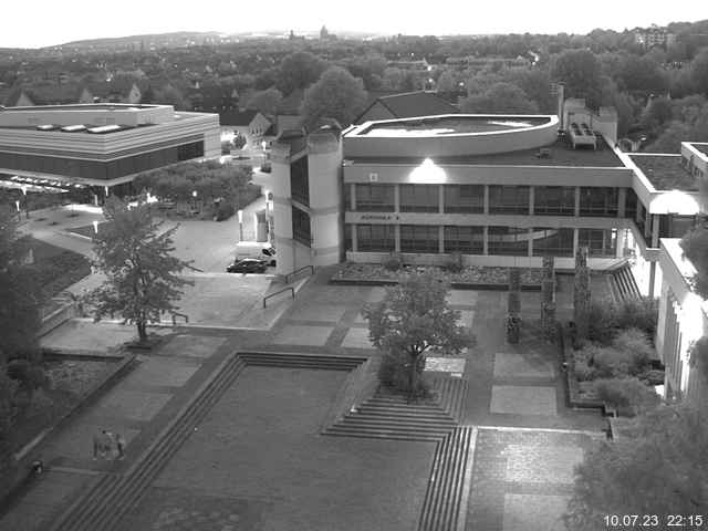 Foto der Webcam: Verwaltungsgebäude, Innenhof mit Audimax, Hörsaal-Gebäude 1