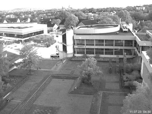 Foto der Webcam: Verwaltungsgebäude, Innenhof mit Audimax, Hörsaal-Gebäude 1