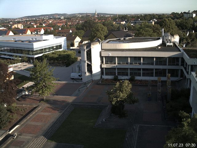 Foto der Webcam: Verwaltungsgebäude, Innenhof mit Audimax, Hörsaal-Gebäude 1