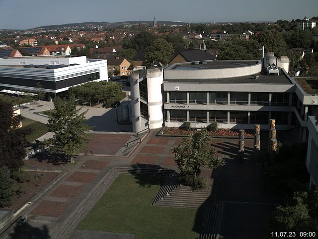 Foto der Webcam: Verwaltungsgebäude, Innenhof mit Audimax, Hörsaal-Gebäude 1