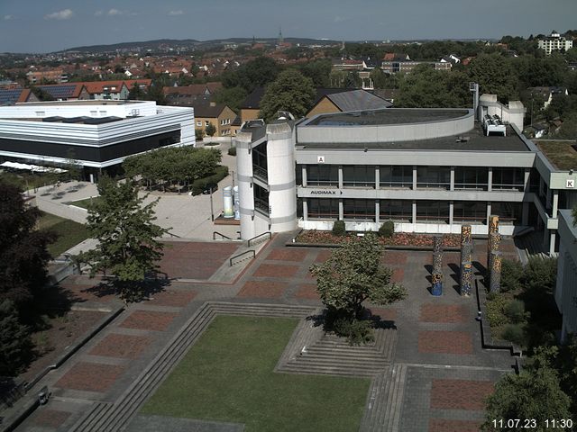 Foto der Webcam: Verwaltungsgebäude, Innenhof mit Audimax, Hörsaal-Gebäude 1