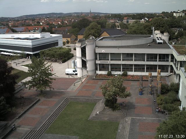 Foto der Webcam: Verwaltungsgebäude, Innenhof mit Audimax, Hörsaal-Gebäude 1