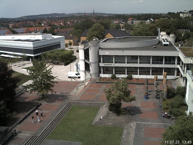 Foto der Webcam: Verwaltungsgebäude, Innenhof mit Audimax, Hörsaal-Gebäude 1