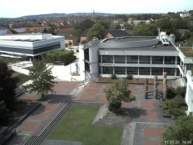 Foto der Webcam: Verwaltungsgebäude, Innenhof mit Audimax, Hörsaal-Gebäude 1