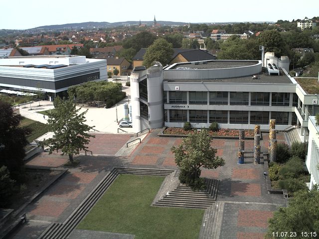 Foto der Webcam: Verwaltungsgebäude, Innenhof mit Audimax, Hörsaal-Gebäude 1