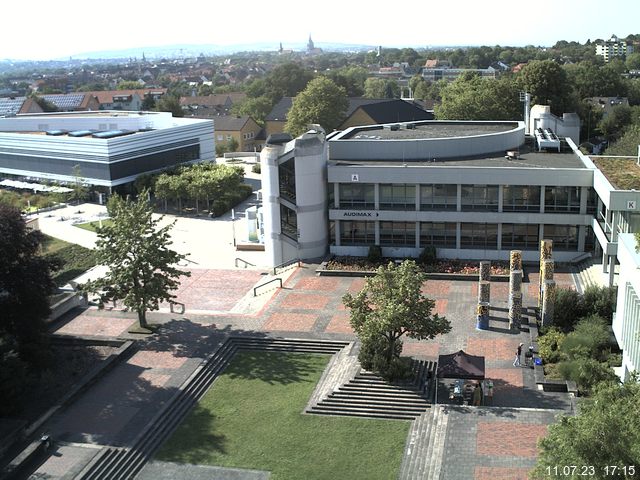 Foto der Webcam: Verwaltungsgebäude, Innenhof mit Audimax, Hörsaal-Gebäude 1